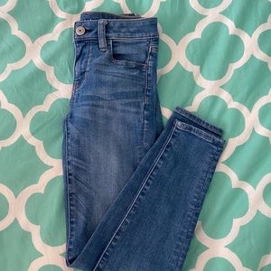 American Eagle lighter wash skinny jeans!!